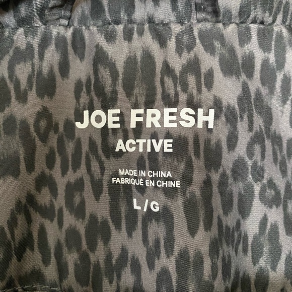 Joe Fresh light rain jacket - Picture 5 of 6